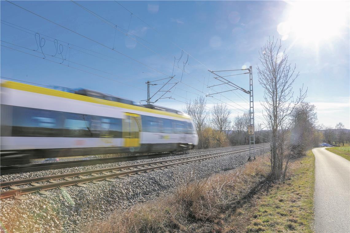 Heute Morgen ist es bei Mittelrot zu einem Unglück gekommen: Eine Frau wurde von einem Zug erfasst und getötet. Foto: A. Becher