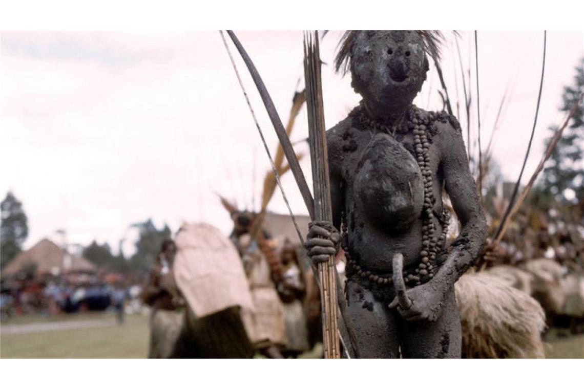 Unseliger Aberglaube: Hexenwahn früher und heute Hexen, Geister, Magie: In Papua-Neuguinea ist der Glaube an das Übernatürliche, an Zauberer und Hexerei fest verankert.