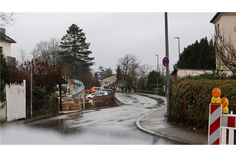 Hier an der Dürrstraße in Reutlingen wurde die 60-Jährige Schwester des Tatverdächtigen wohl durch einen spitzen Gegenstand getötet.