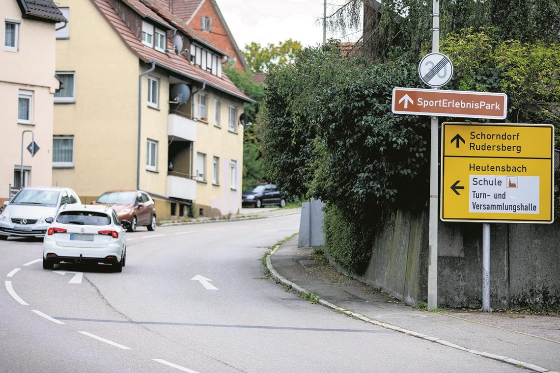 L1080: Im Ort überall Tempo 30 gewünscht Hier endet die 30er-Zone in Allmersbach im Tal Richtung Rudersberg. Die Gemeinderäte wünschen sich eine noch ausgedehntere Geschwindigkeitsbegrenzung auf der Ortsdurchfahrt als bisher. Foto: A. Becher