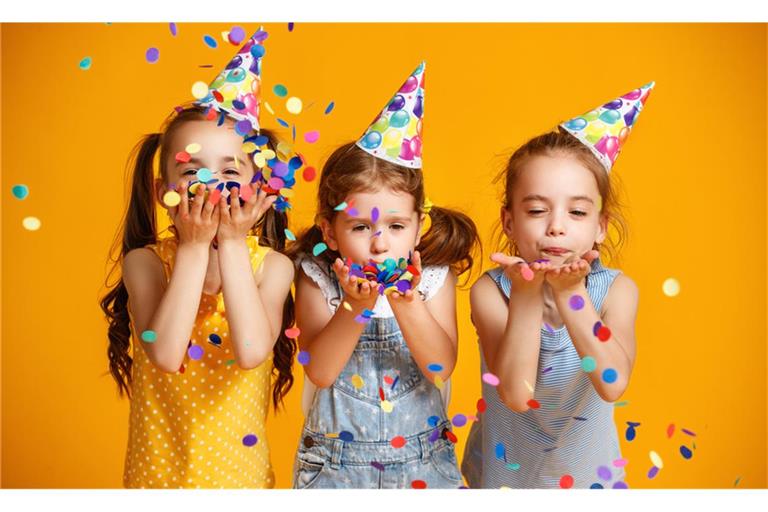Hier erfahren Sie die besten Ideen für einen Kindergeburtstag. Sowohl drinnen als auch draußen. 27 Ideen & Tipps für die Geburtstagsparty.