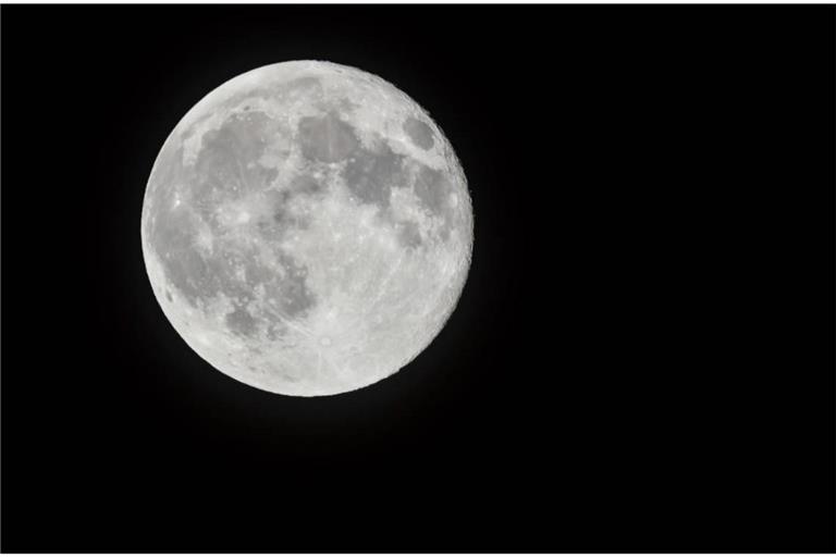 Hier erfahren Sie, wann genau Vollmond & Neumond im Dezember 2025 stattfinden.  Alles Wichtige zum Mondkalender 2025 zusammengefasst.