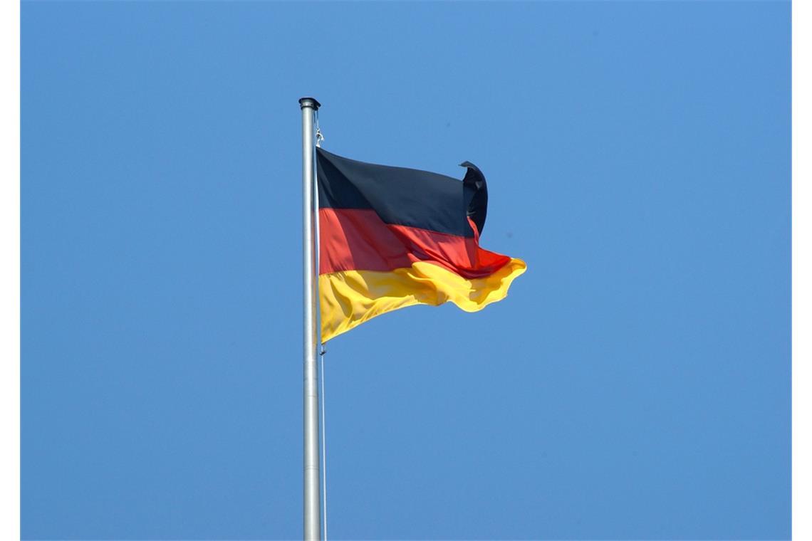 Hier erfahren Sie, warum heute am Samstag, dem 20. Juni 2026 an Bundesbehörden bundesweit die Flaggen auf Vollmast stehen und was dahintersteht.