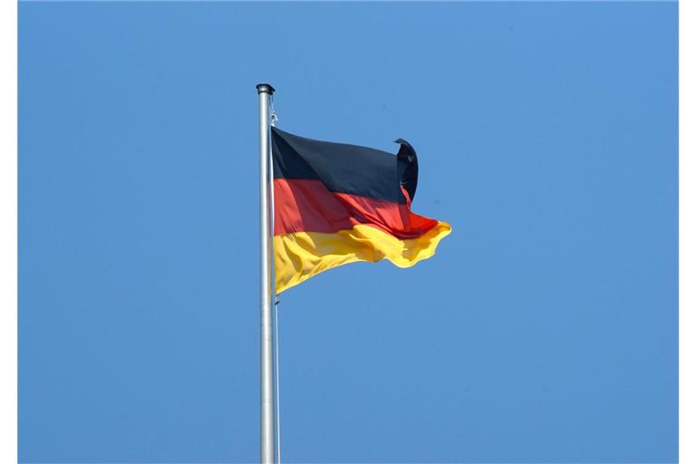 Hier erfahren Sie, warum heute am Samstag, dem 20. Juni 2026 an Bundesbehörden bundesweit die Flaggen auf Vollmast stehen und was dahintersteht.