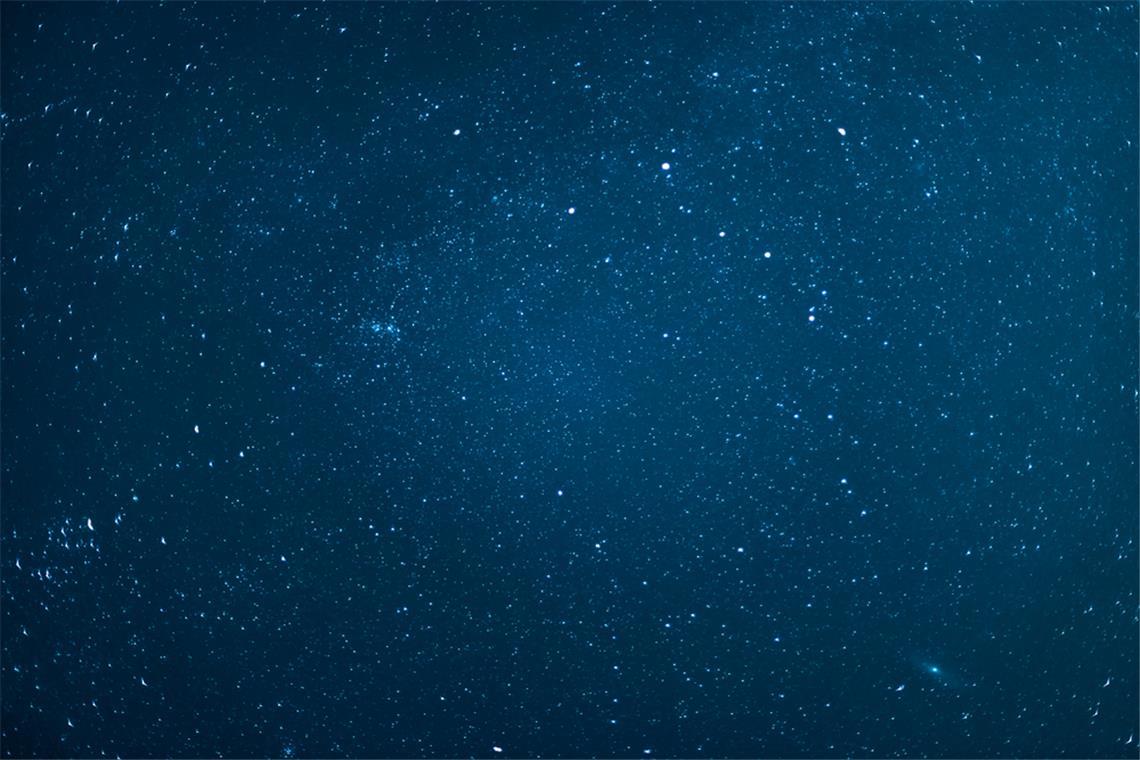 Warum flackern Sterne? Hier erfahren Sie, warum Sterne am Nachthimmel flackern und wie der Effekt entsteht.