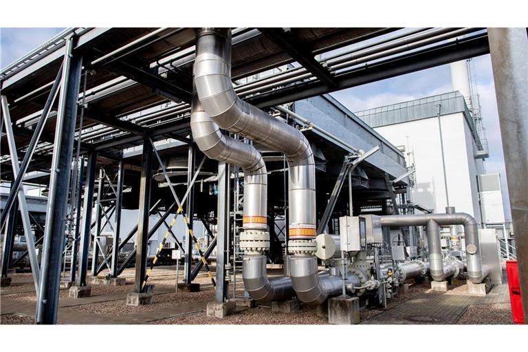 Hier wird Erdgas auf dem Gelände des Erdgasspeichers Rehden (Niedersachsen) verdichtet.