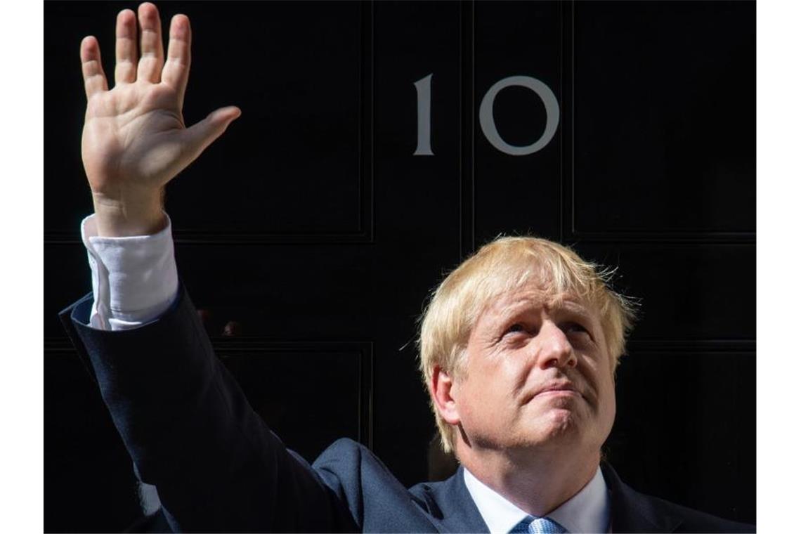 Hier wollte er immer hin: Boris Johnson, neuer Premierminister von Großbritannien, vor der 10 Downing Street. Foto: Dominic Lipinski/PA Wire