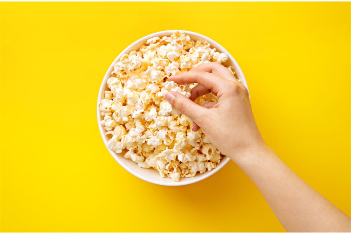Popcorn wieder knusprig machen - 3 einfache Möglichkeiten Hier zeigen wir Ihnen, wie Sie Popcorn wieder frisch und knusprig machen können. (3 einfache Möglichkeiten)