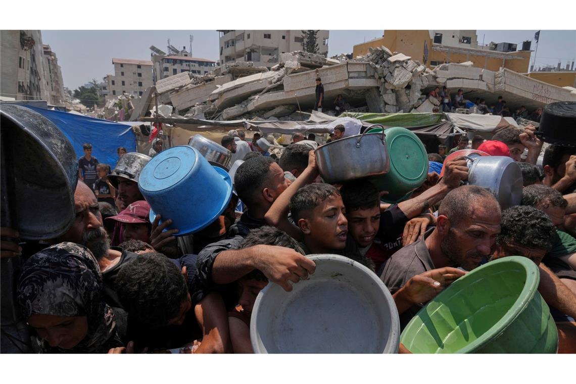 Israels Armee wirft Hilfsgüter über Gaza ab Hilfsorganisationen warnen vor einer Hungerkrise in Gaza.