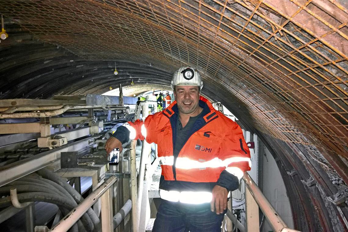 Er ist der Problemlöser im Backnanger Untergrund Hilmar Neumeier ist sich nicht zu schade, vor Ort auch mal selbst mit anzupacken. Foto: privat