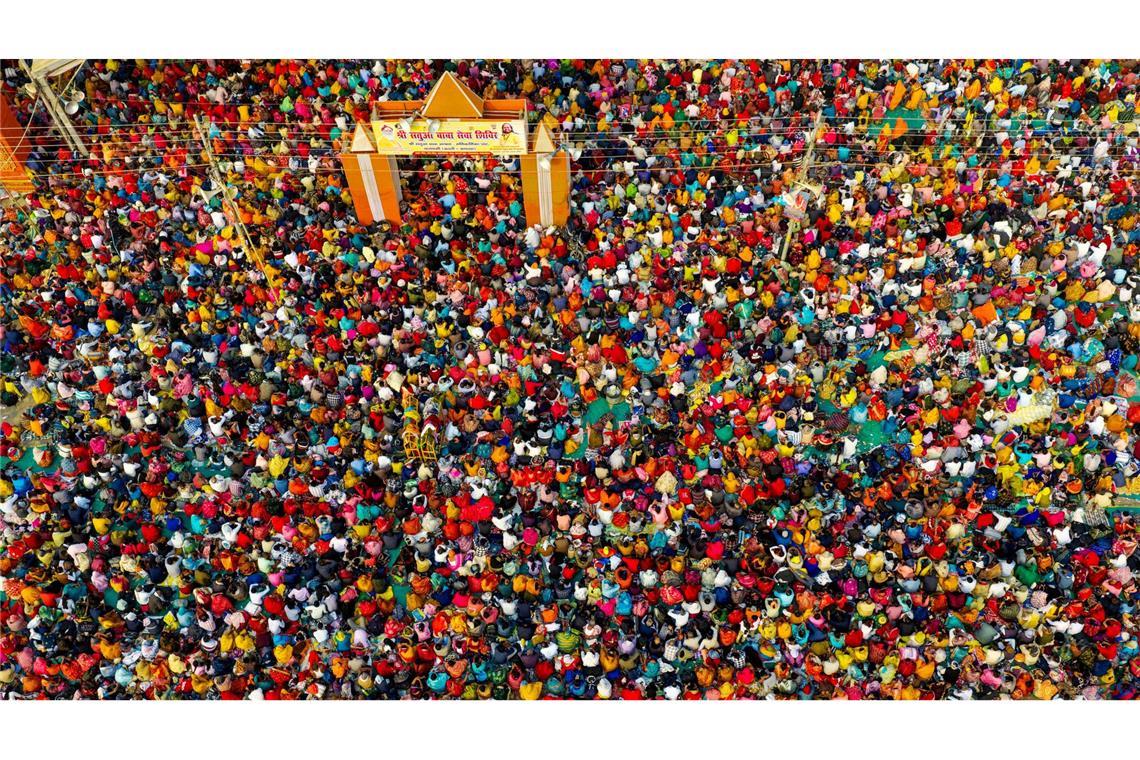 Hindus beim Magh Mela-Fest