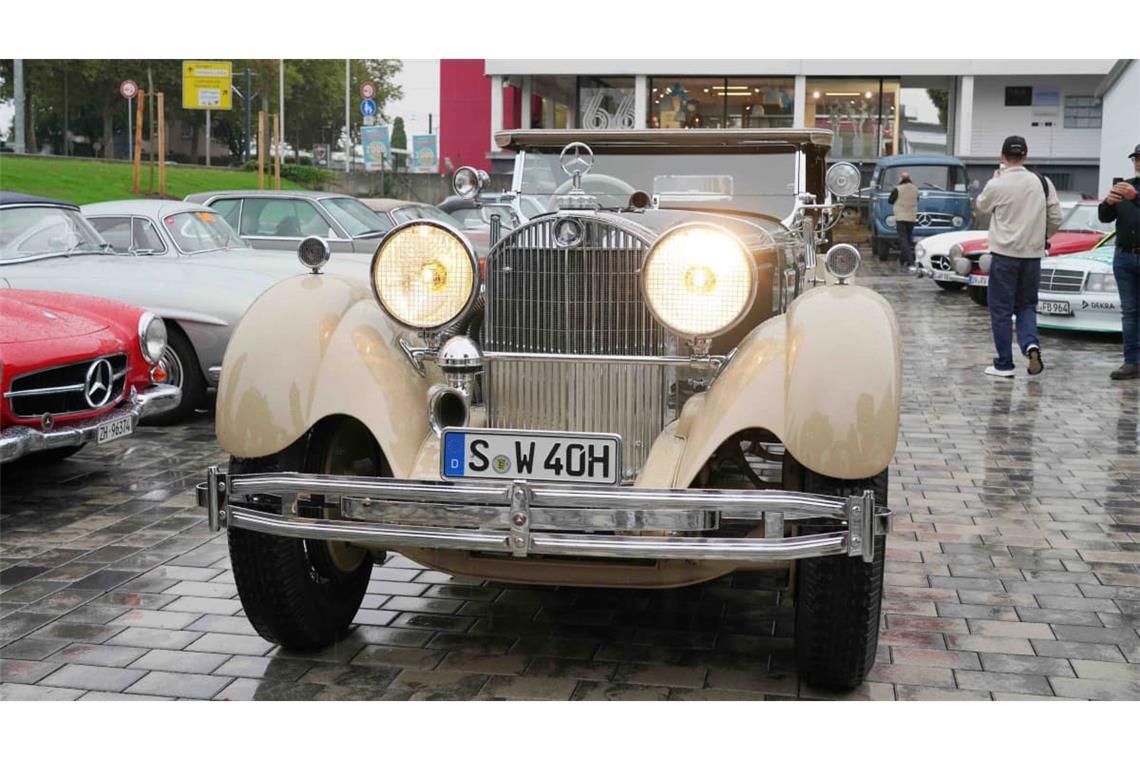 Hingucker: Ein Mercedes-Benz 540 K vor dem Start in Richtung Stuttgart.