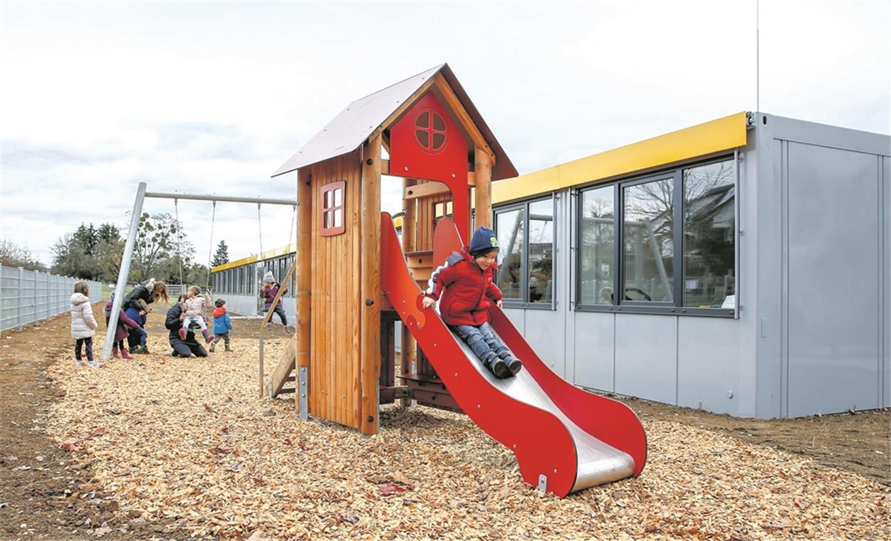Babyboom und Zuzug sorgen für Engpass Hinter der Sporthalle Katharinenplaisir wurde eine Container-Kita errichtet. Dort sind seit Kurzem vier Gruppen untergebracht.Foto: A. Becher