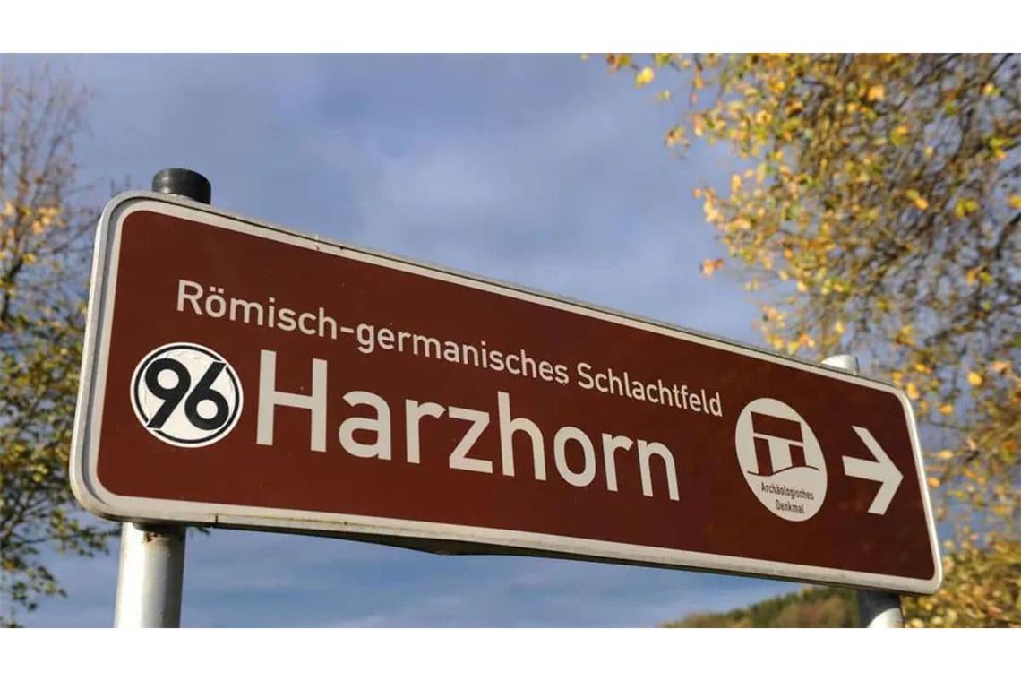 Hinweisschild auf das Schlachtfeld Harzhorn