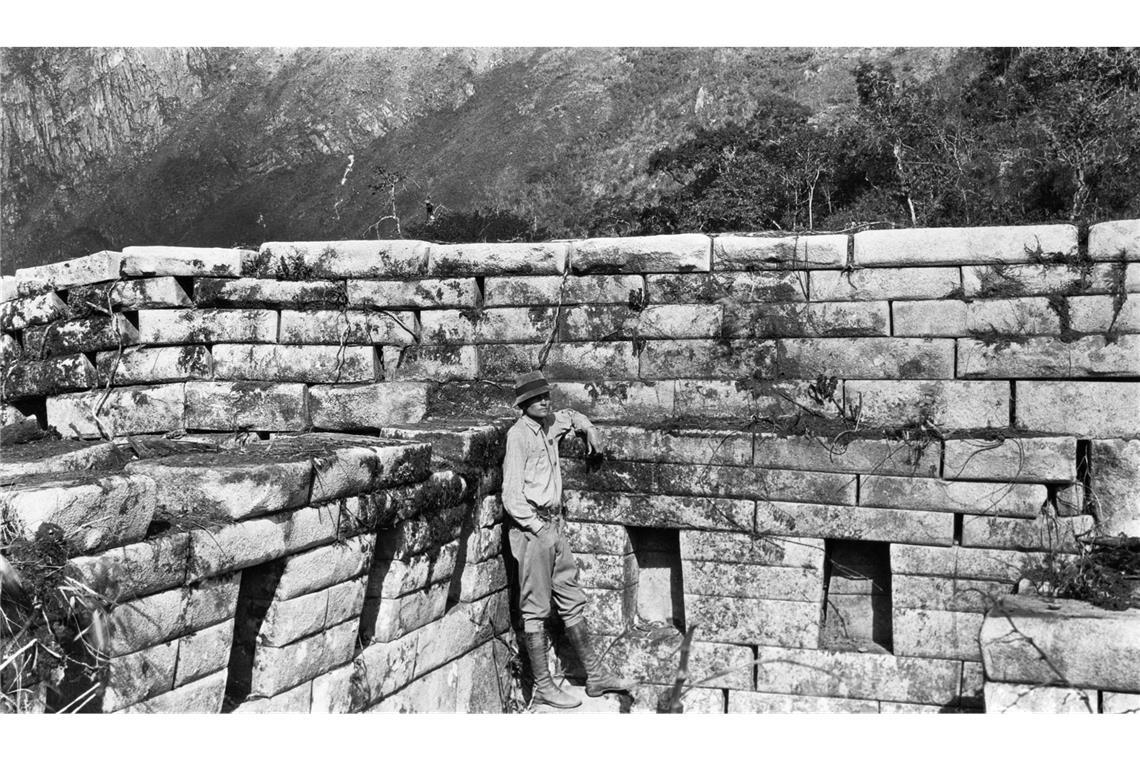 Der US-Archäologe Hiram Bingham entdeckt die Ruinen von Machu Picchu Hiram Bingham war ein Entdecker und Forschungsreisender, der die Existenz von Machu Picchu weltweit bekannt machte und weitere Ruinenstätten der Inka in Peru lokalisierte.