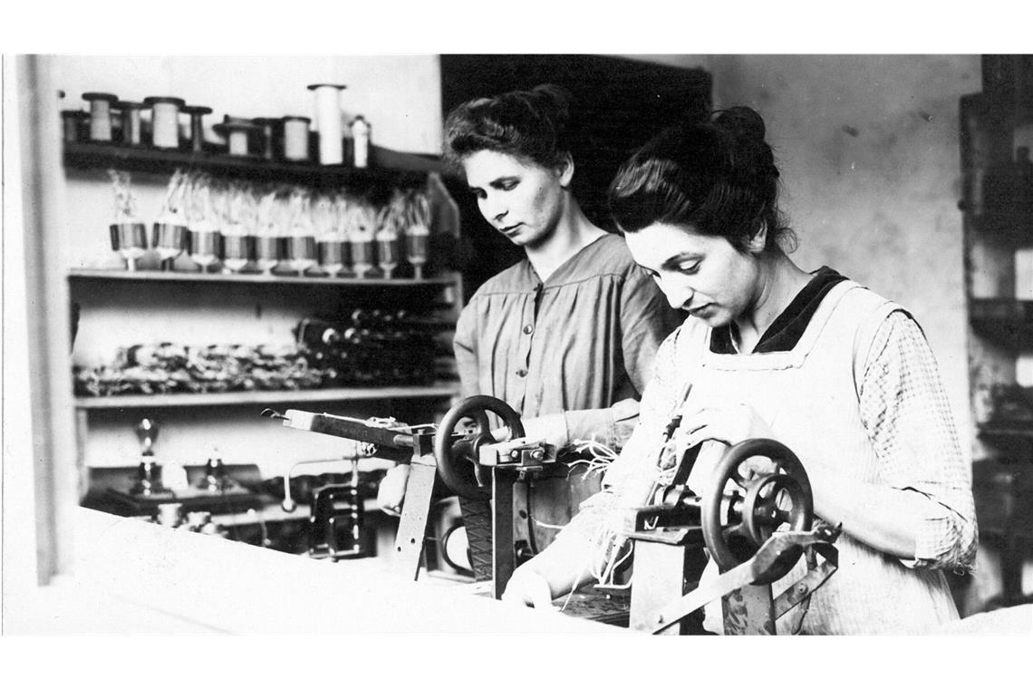 Historische Aufnahme aus einer Erbe-Werkstatt