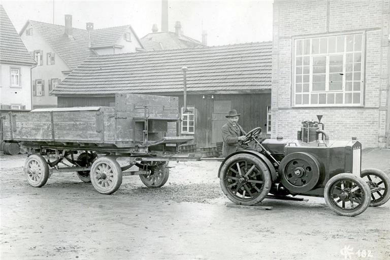 Historische Fotos sind auch zu sehen. Foto: Stadt Backnang