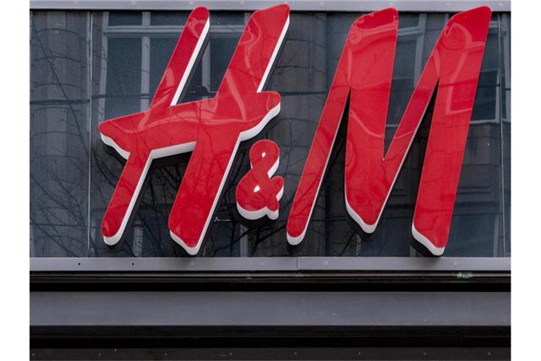 H&M-Geschäft in der Innenstadt von Hamburg. Foto: Axel Heimken/dpa