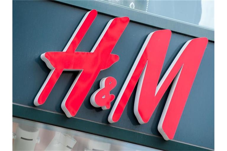 H&M soll persönliche Daten von Mitarbeitern am Standort Nürnberg gespeichert haben. Foto: Hauke-Christian Dittrich/dpa