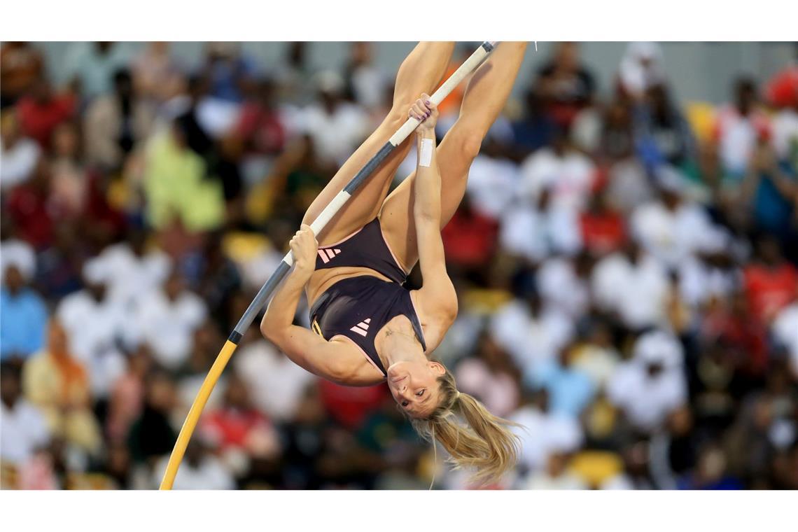 Hoch hinaus: Die Britin Molly Caudery beweist während des Diamond-League-Leichtathletik-Meetings in Doha ihr Können im Stabhochsprung.