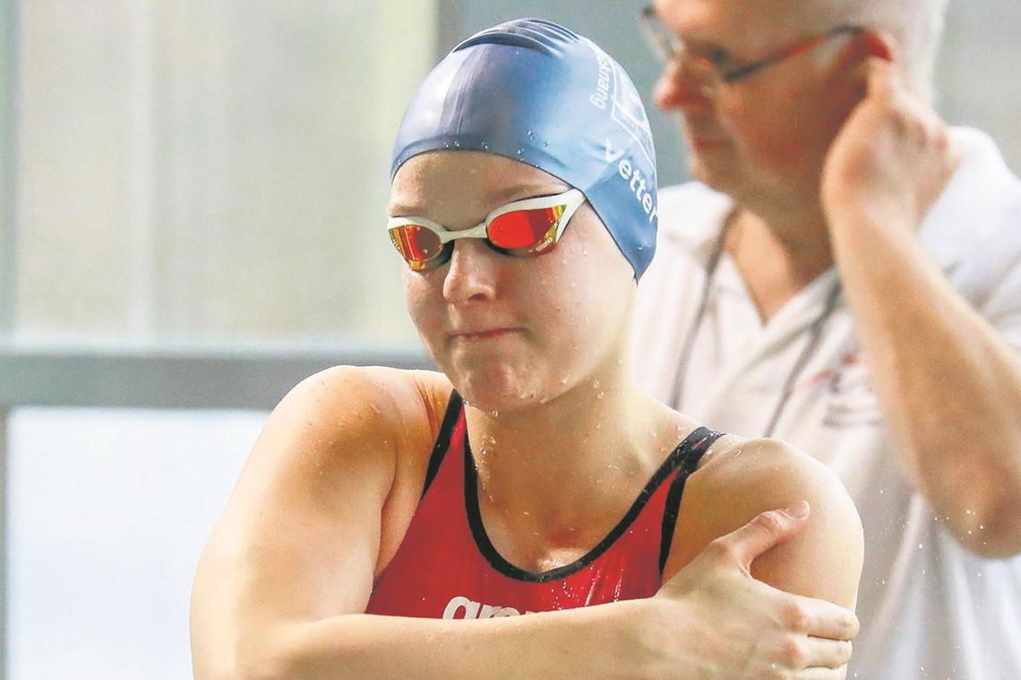 Sechs Podestplätze und ein Novum Hoch konzentriert und schnell: Chiara Vetter, die sich in Freiburg im offenen Finale über 50 Meter Brust eine Bronzemedaille erschwamm. Foto: A. Becher