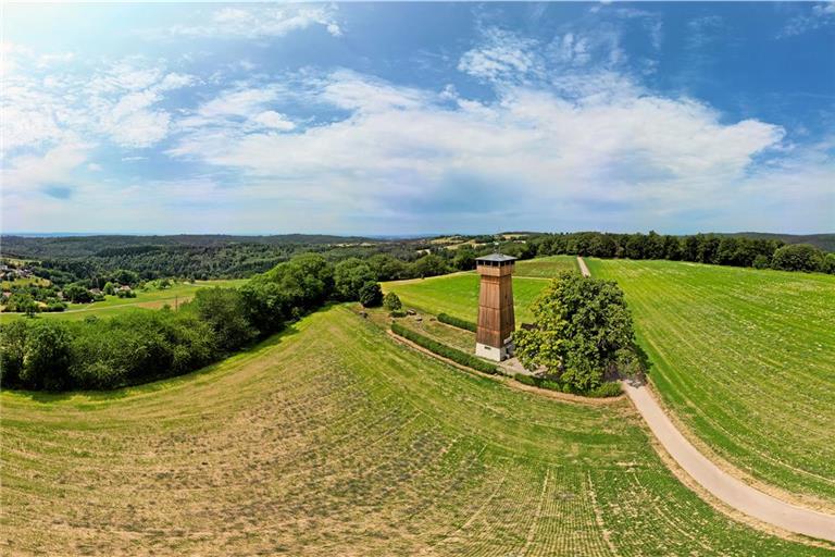 Hoch oben, mit Blick ins Tal: Diese Aussicht ist künftig auch Brautpaaren geboten, wenn sie auf dem Juxkopf heiraten. Foto: Alexander Becher