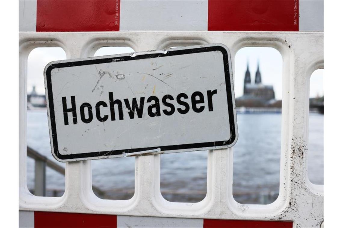 Rhein-Hochwasser erreicht Scheitel früher als erwartet Hochwasser in Köln. Foto: Oliver Berg/dpa