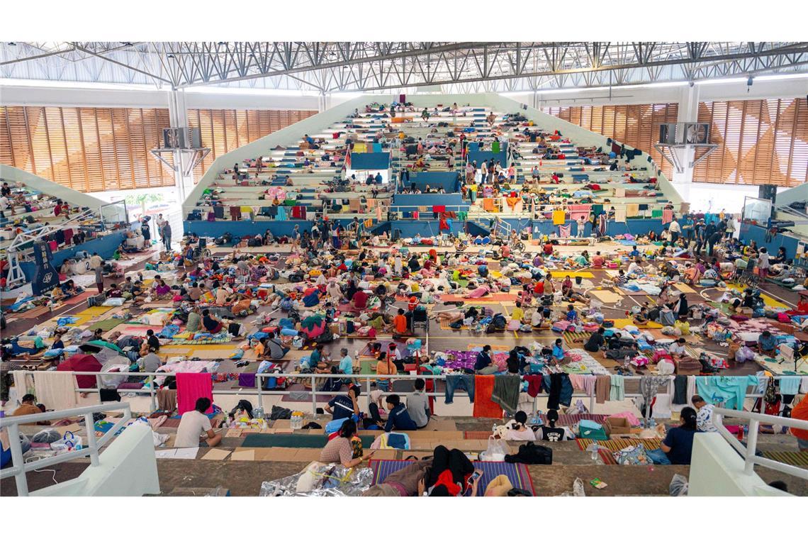 Hochwasserkatastrophe - Evakuierungszentrum in Thailand