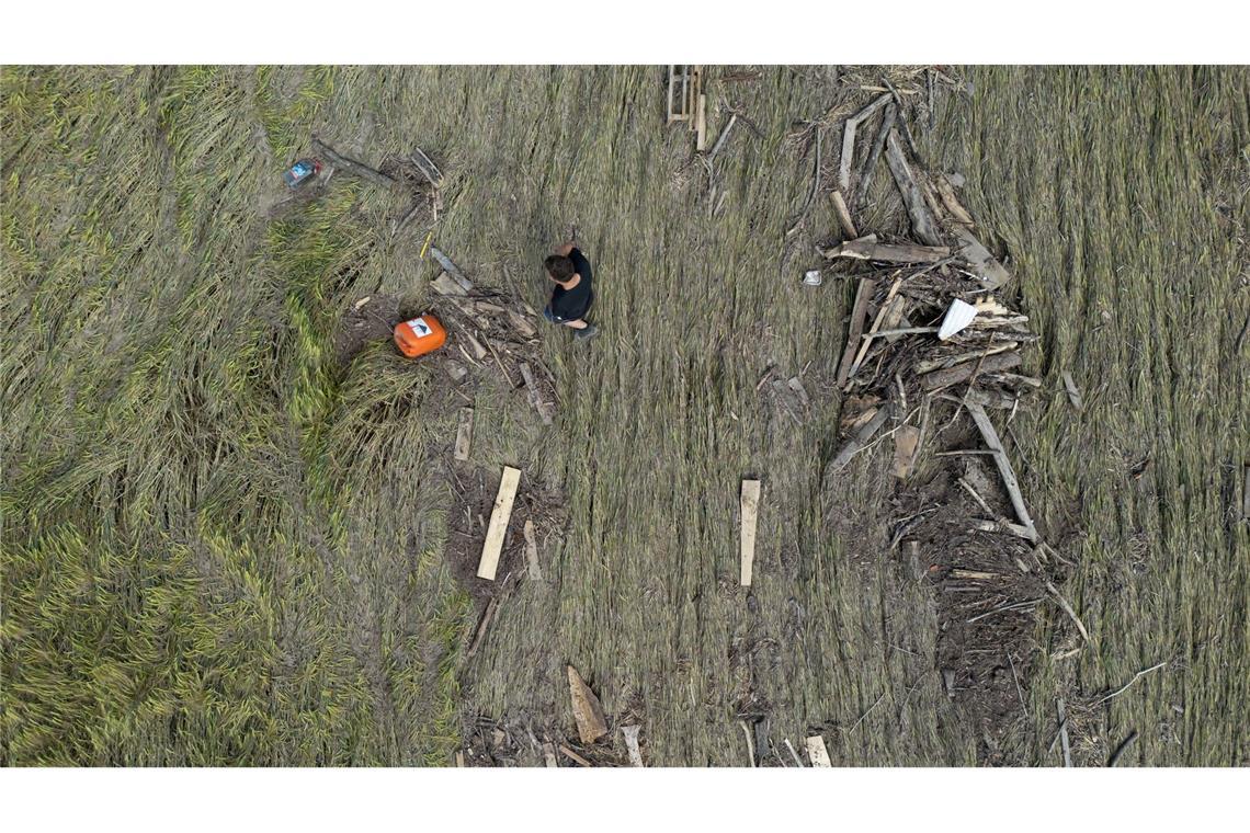 Dürre und Starkregen: Besserer Schutz für Landwirte? Hochwasserschäden auf einem baden-württembergischen Getreidefeld im Jahr 2024. Steigende Unwetter- und Dürregefahr bedeutend steigende Risiken für die deutsche Landwirtschaft. (Symbolbild)