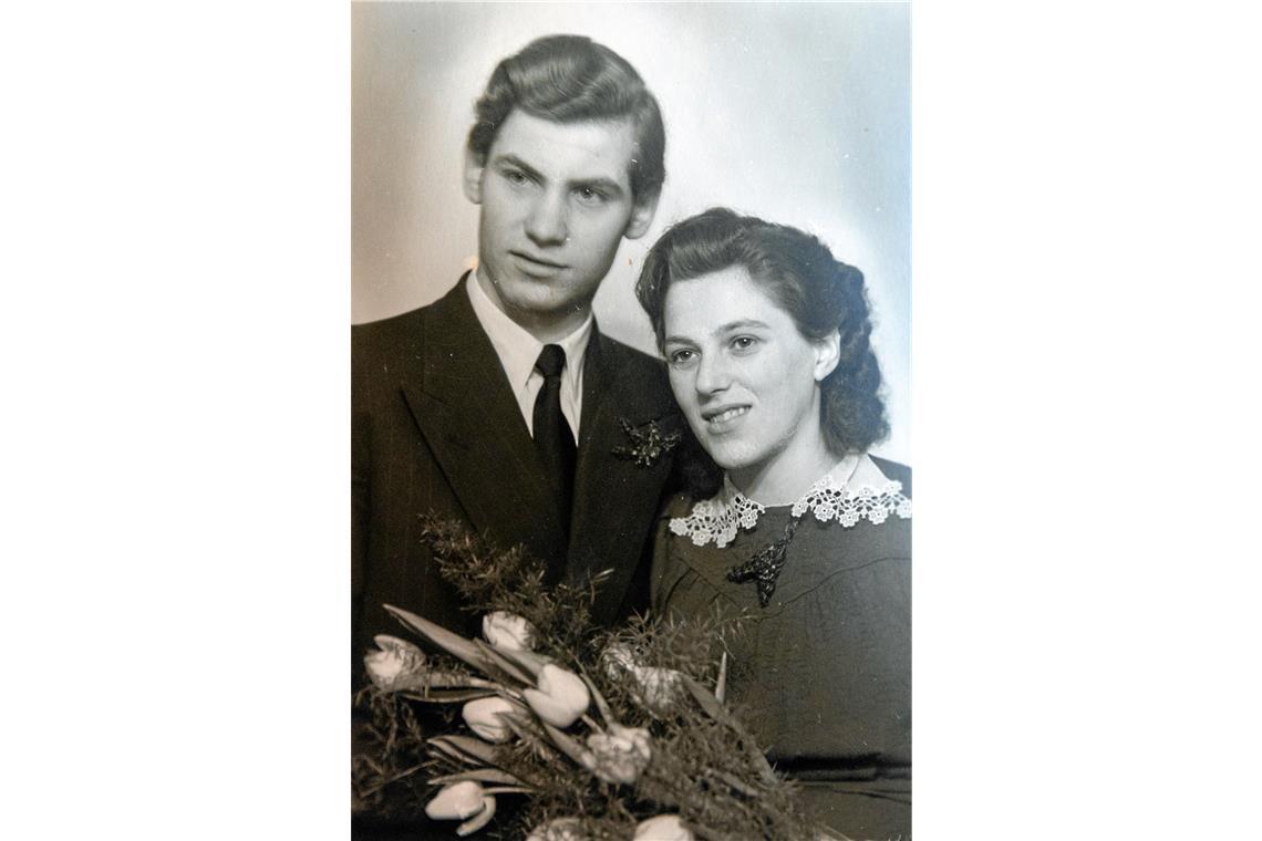 Gnadenhochzeit: Auf dem Tanzparkett die Liebe des Lebens gefunden Hochzeitsfoto aus dem Jahr 1954.