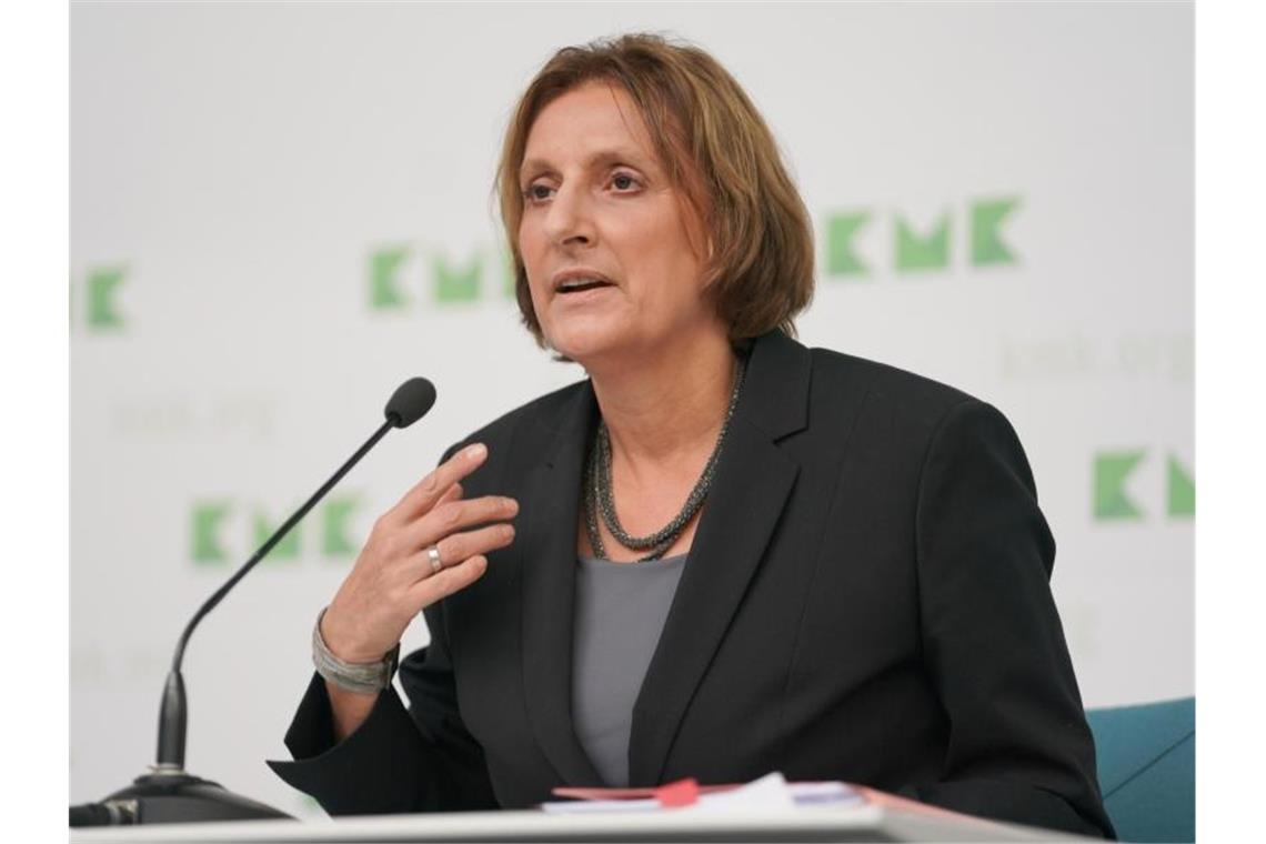 Corona-Neuinfektionen stagnieren - Masken an Schulen bleiben Höhere Inzidenzen bei Kindern und Jugendlichen „für uns nicht besorgniserregend“: KMK-Präsidentin Britta Ernst. Foto: Jörg Carstensen/dpa