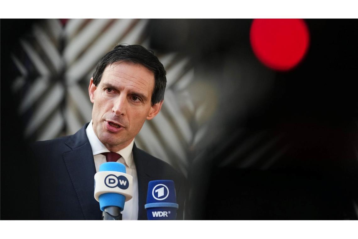 Hoekstra kündigt an, dass die EU auf dem Klimagipfel für mehr Ehrgeiz kämpfen will.