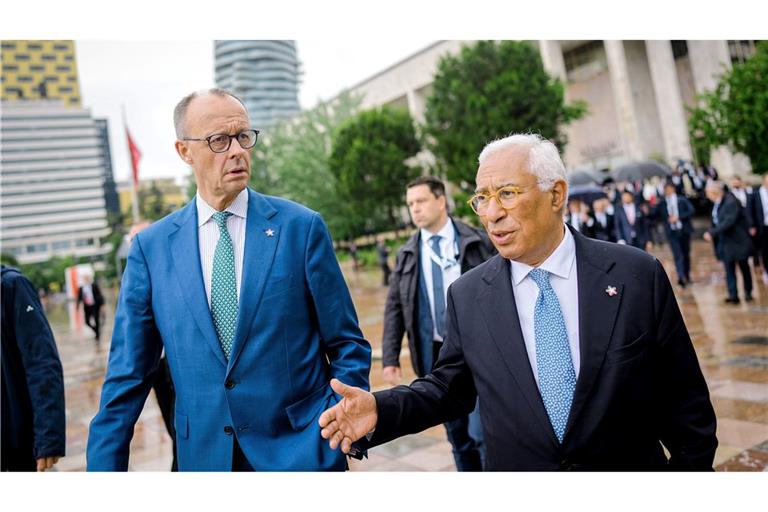 Hoffen auf enge Abstimmung mit den USA: Bundeskanzler Friedrich Merz (l) und EU-Ratspräsident António Costa.