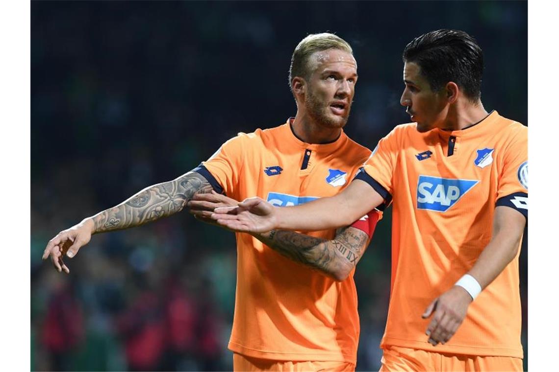 FC Augsburg in Hoffenheim: „Strotzen vor Gier und Mut“ Hoffenheim kann wieder mit Kevin Vogt (l) und Benjamin Hübner planen. Foto: Carmen Jaspersen/dpa