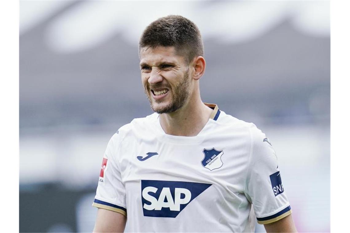 Hoffenheim wieder mit Kramaric: Vier Wechsel beim FCA Hoffenheims Andrej Kramaric in Aktion. Foto: Uwe Anspach/dpa/Archivbild