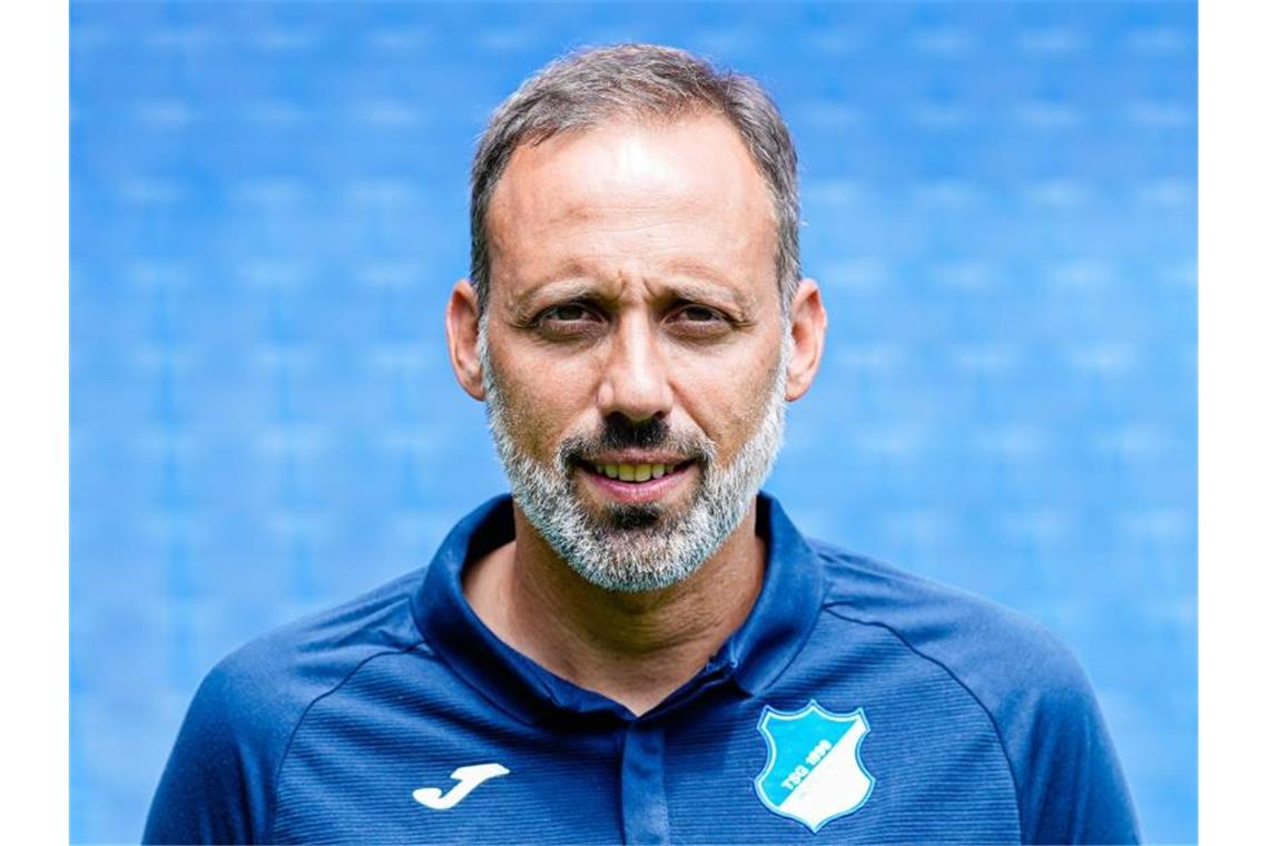 Hoffenheims damaliger Co-Trainer Pellegrino Matarazzo kommt zu einer Pressekonferenz. Foto: Uwe Anspach/dpa/Archivbild