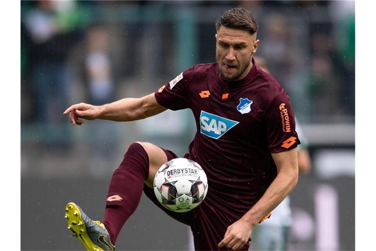 Hoffenheims Ermin Bicakcic am Ball. Foto: Marius Becker/Archivbild