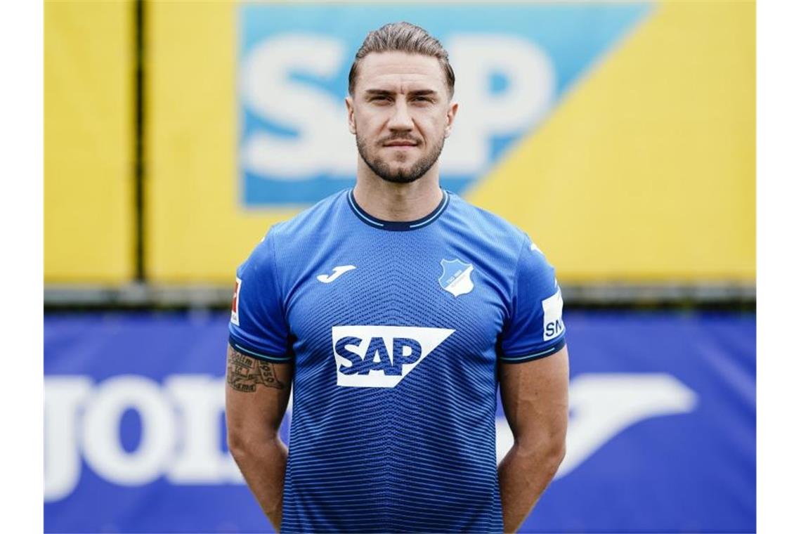 Gegen Bielefeld: Hoffenheim will aus Mainz-Pleite lernen Hoffenheims Ermin Bicakcic beim Mannschaftsfototermin der TSG 1899 Hoffenheim. Foto: Uwe Anspach/dpa/Archiv