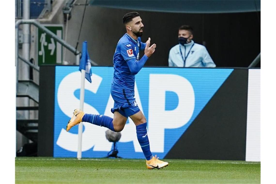 Jubel in Hoffenheim: 2:0-Sieg gegen Roter Stern Belgrad Hoffenheims Munas Dabbur läuft über das Spielfeld. Foto: Uwe Anspach/dpa/Archivbild