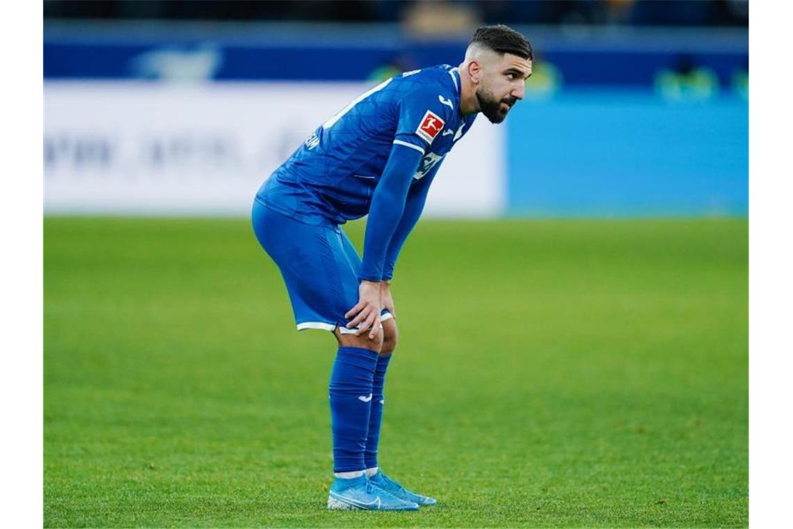 Hoffenheims Munas Dabbur steht auf dem Spielfeld. Foto: Uwe Anspach/dpa/Archivbild