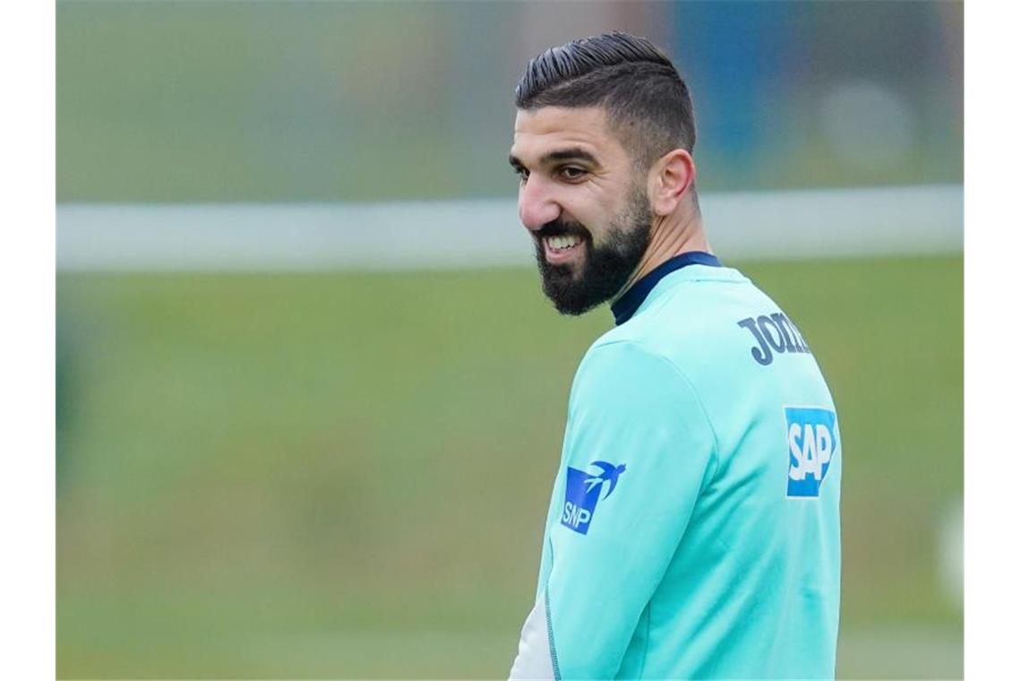 Hoffenheims Neuzugang Munas Dabbur lacht während des Trainings. Foto: Uwe Anspach/dpa