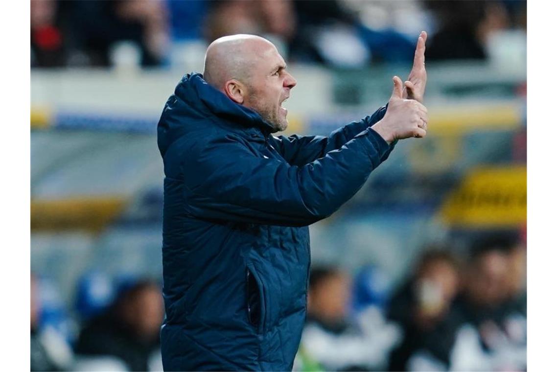 Hoffenheim will in Bremen den Anschluss nach oben halten Hoffenheims Trainer Alfred Schreuder. Foto: Uwe Anspach/dpa/Archivbild