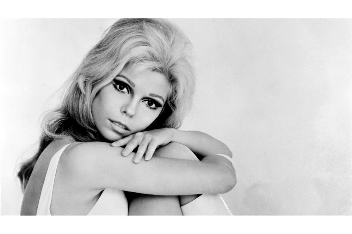 60er-Ikone und Franks Tochter - Nancy Sinatra wird 85 Hohe weiße Stiefel waren das Markenzeichen der jungen Sängerin. (Archivbild)