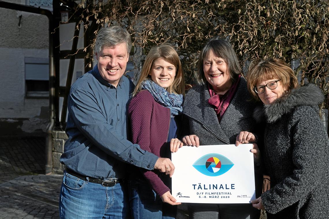 Holen Filmfest-Atmosphäre ins Weissacher Tal (von links): Ulrich Schmitz, Madelaine Weber, Susanna Seyfang und Petra Schmitz. Foto: J. Fiedler