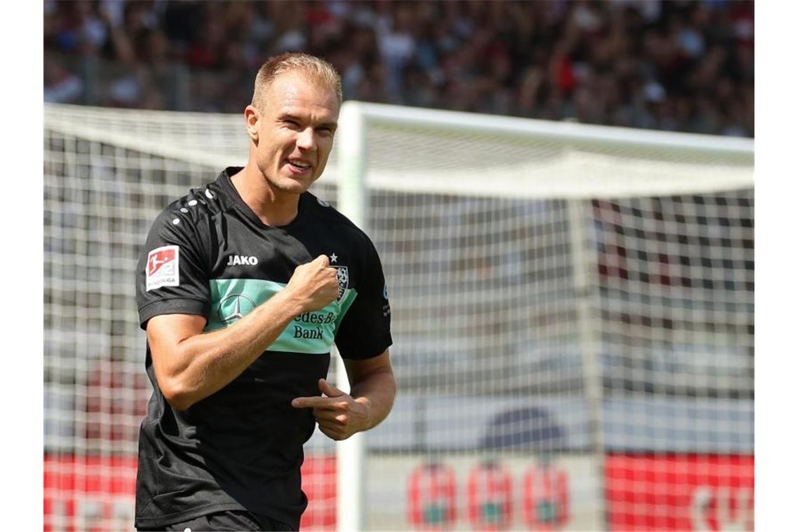 Holger Badstuber jubelt über seinen Treffer zum 0:2. Foto: Daniel Karmann/dpa