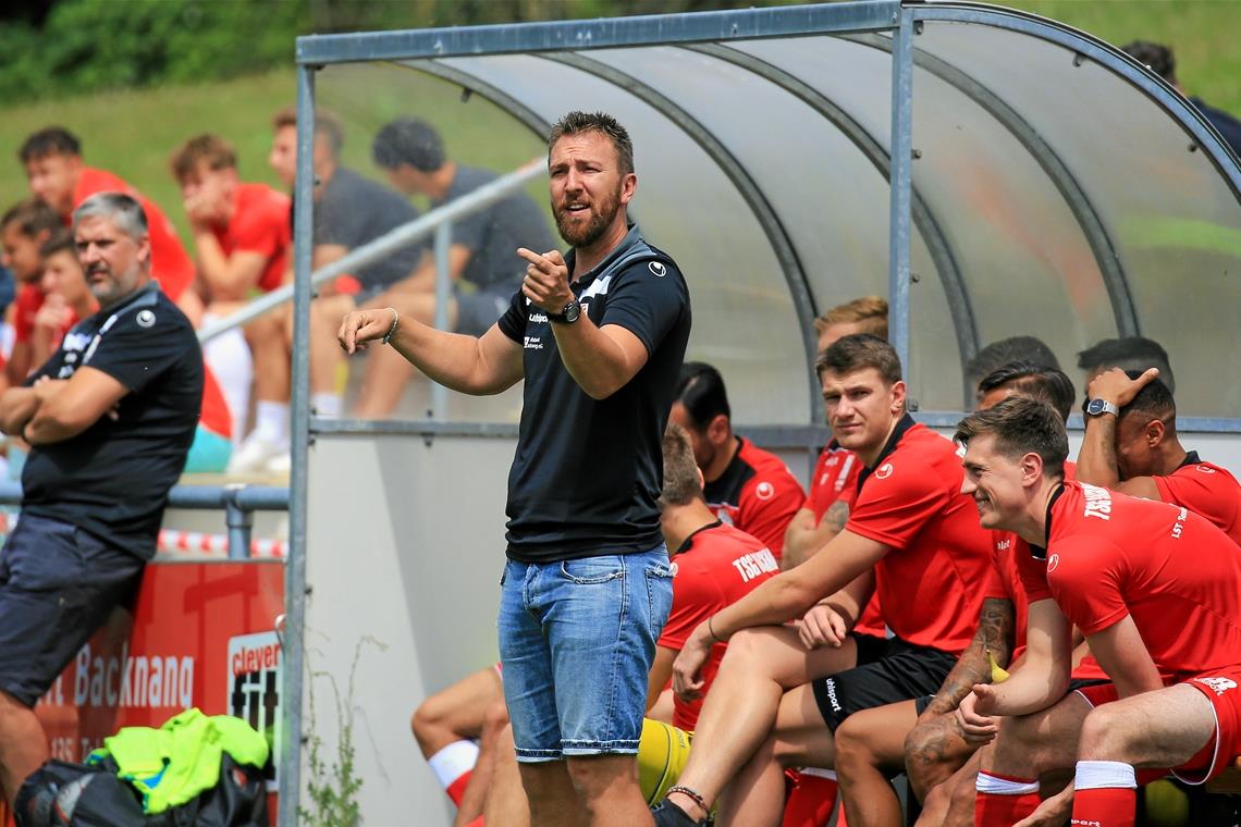 Holger Ludwig gibt bei der TSG Backnang die Richtung vor, der 38-jährige Trainer will den Aufsteiger zum Klassenverbleib führen. Foto: A. Becher