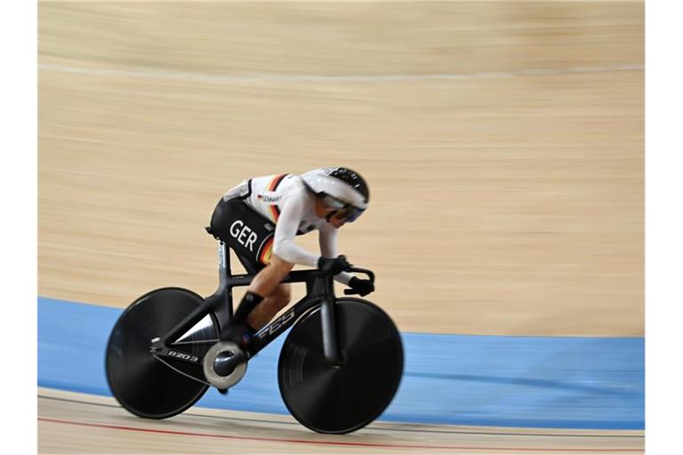 Holte mit Pauline Grabosch und Lea Sophie Friedrich Gold im Teamsprint: Emma Hinze. Foto: Sebastian Gollnow/dpa