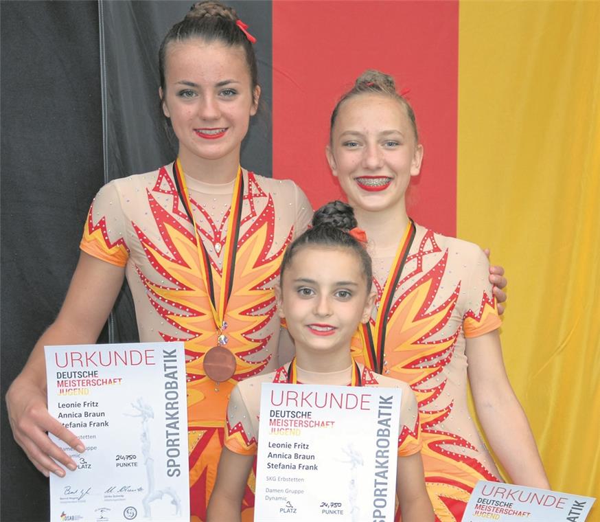 Sportakrobatinnen auf dem Podest Holten Bronze in der Dynamikübung (von links): Annica Braun, Stefania Frank und Leonie Fritz.