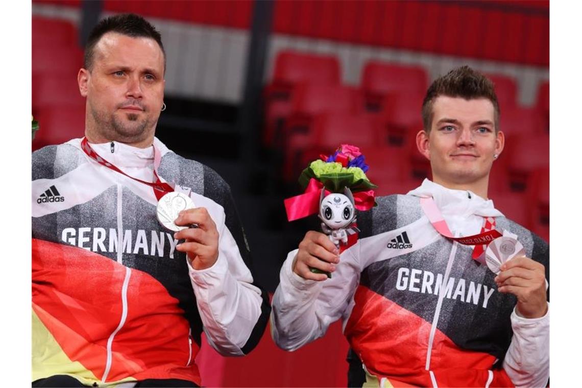 „Todesenttäuscht“: Schmidberger/Brüchle holen Silber Holten Silber im Para-Tischtennis: Thomas Brüchle (l) und Thomas Schmidberger. Foto: Karl-Josef Hildenbrand/dpa