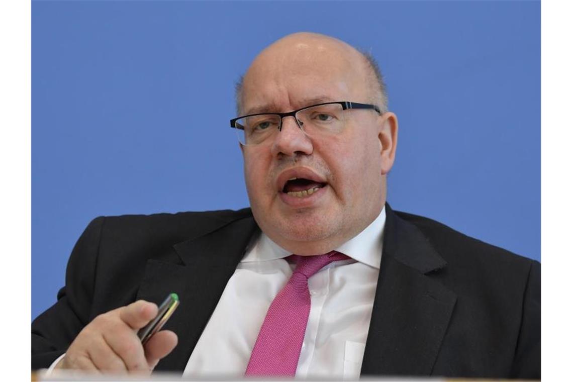 Homeoffice passe nicht überall, meint Wirtschaftsminister Peter Altmaier. Foto: Tobias Schwarz/AFP/Pool/dpa